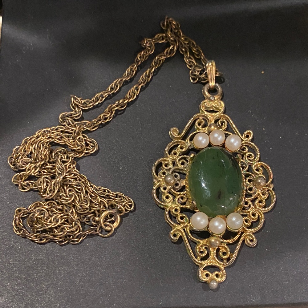 1/20th 12kt Filigree Pendant Necklace with Green Jade and Pearls